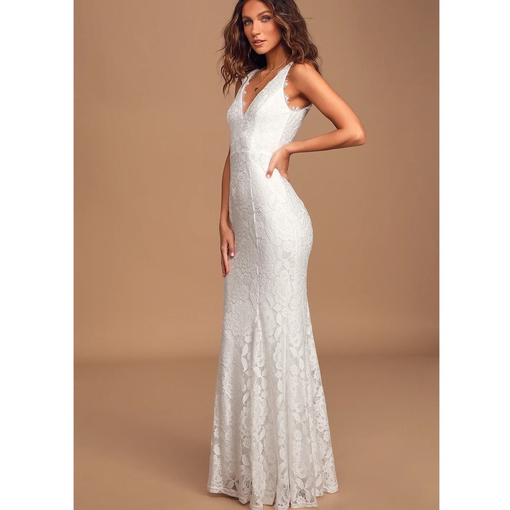 Ivory Lace Lulus Gown
